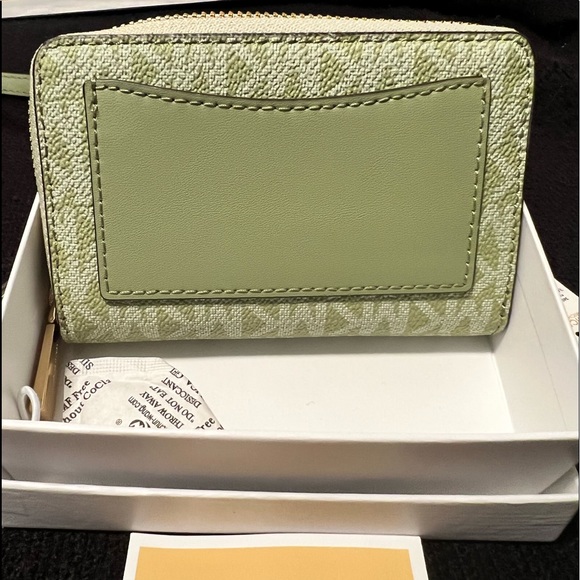 Michael Kors Sullivan Tote Sm Light Sage & Wallet - Picture 10 of 13